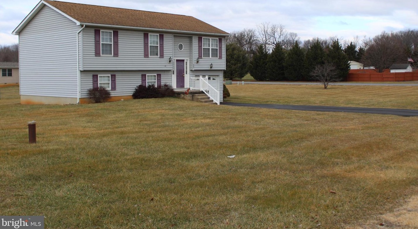24 Catalina Pt, Martinsburg, WV 25403-7913