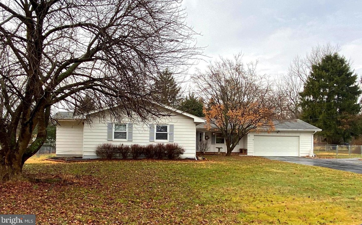 31 Manor Dr, Martinsburg, WV 25403-5802