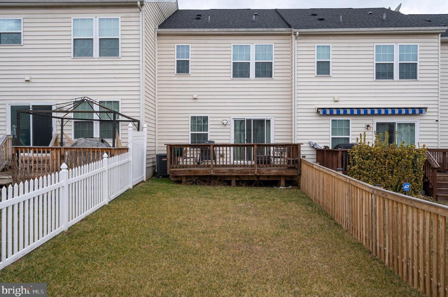 186 Norwood Dr, Falling Waters, WV 25419