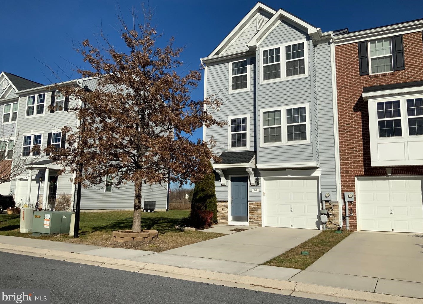 30 New Gate Ct, Falling Waters, WV 25419