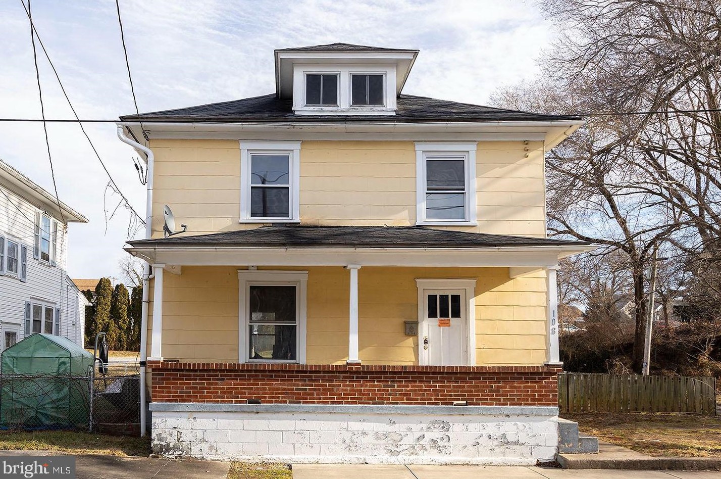 108 Valley St, Martinsburg, WV 25401-2702
