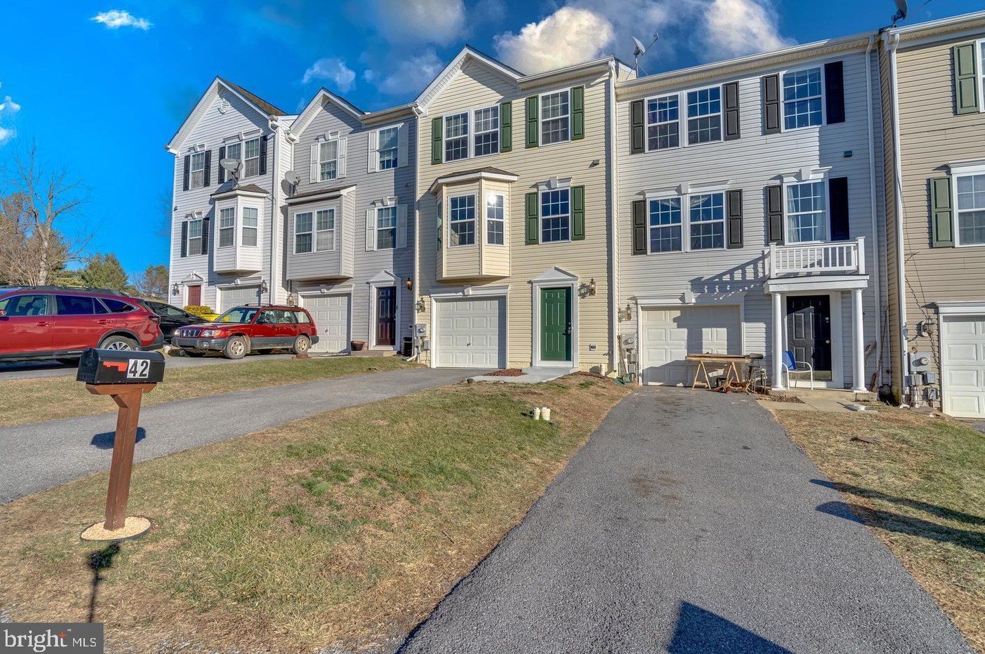 42 Dunrobin Dr, Martinsburg, WV 25405