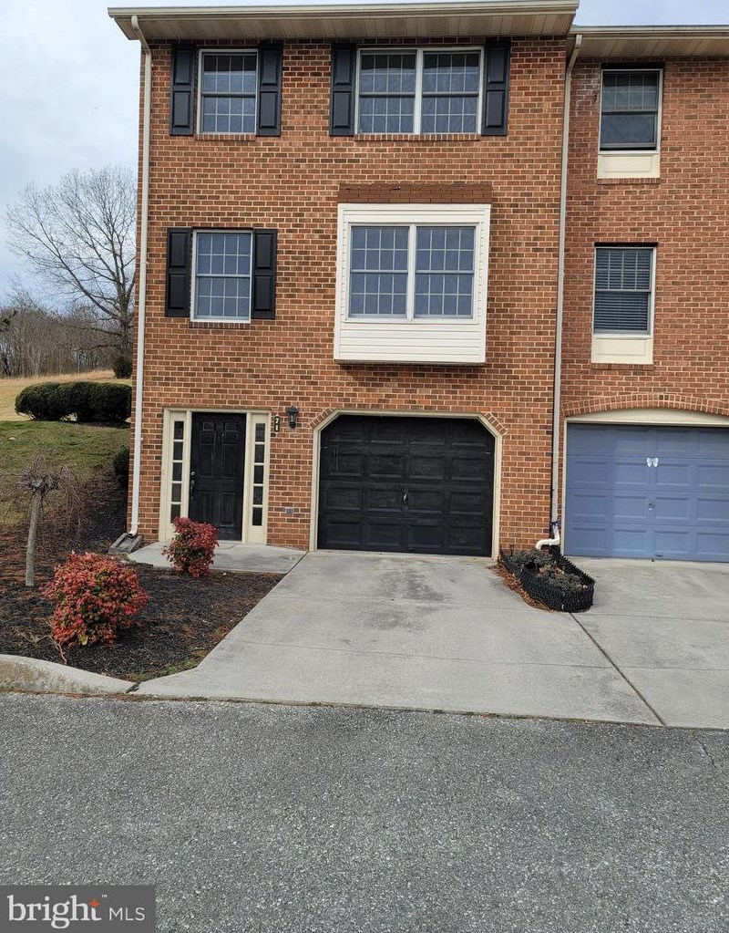 71 Leatherman Dr, Falling Waters, WV 25419