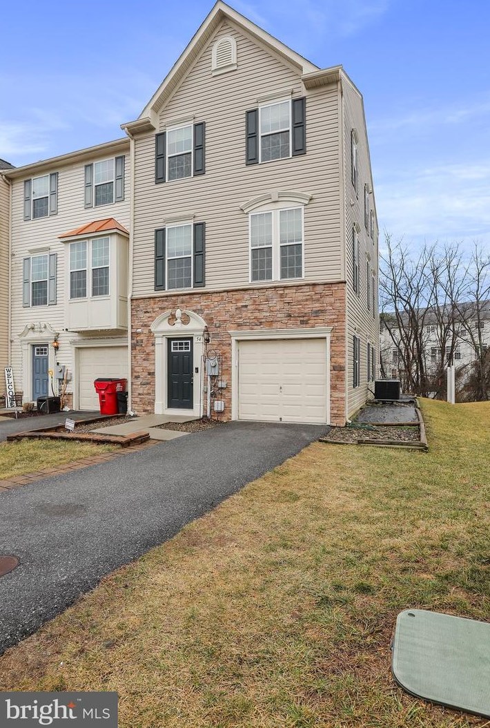 54 Gauley Riv Path, Falling Waters, WV 25419