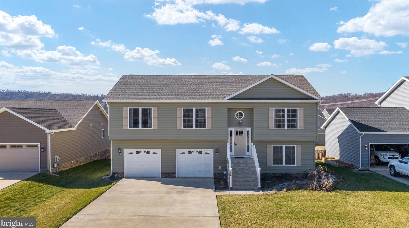 154 Aylesbury Ln, Martinsburg, WV 25403