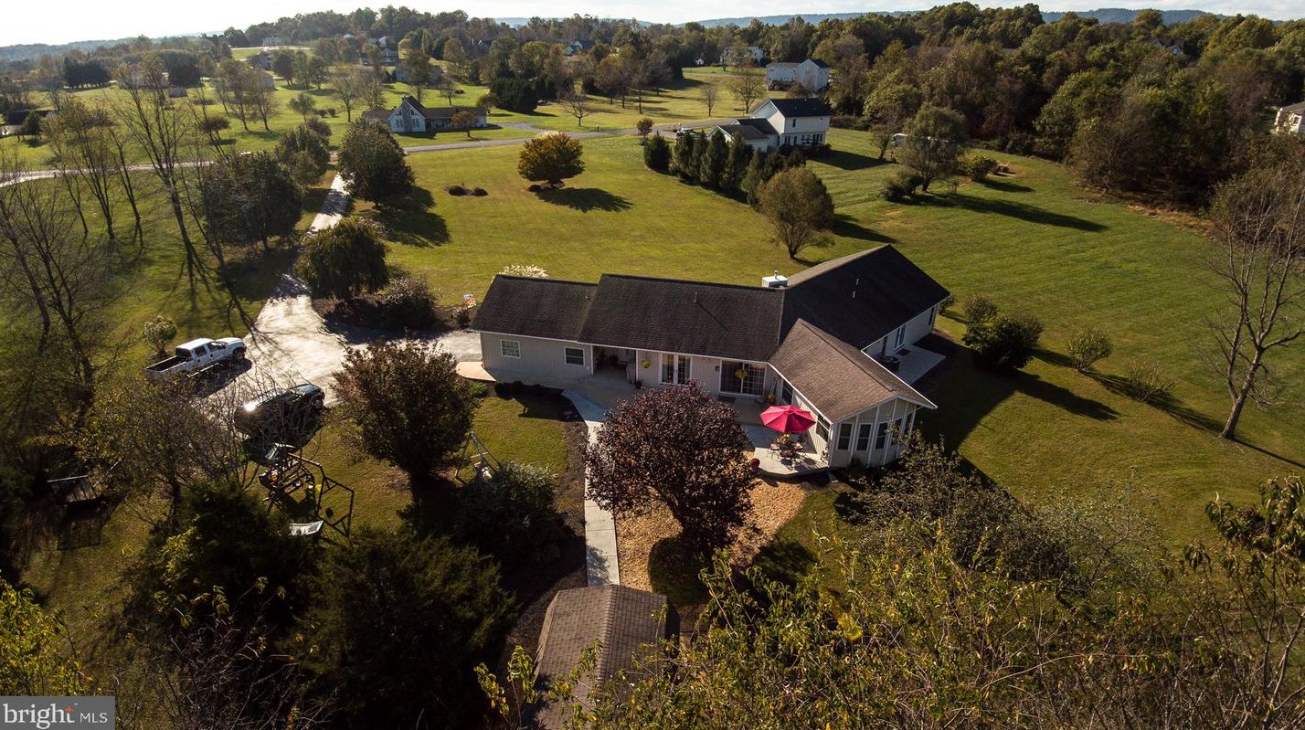 115 Granny Apple Way, Inwood, WV 25428-5410