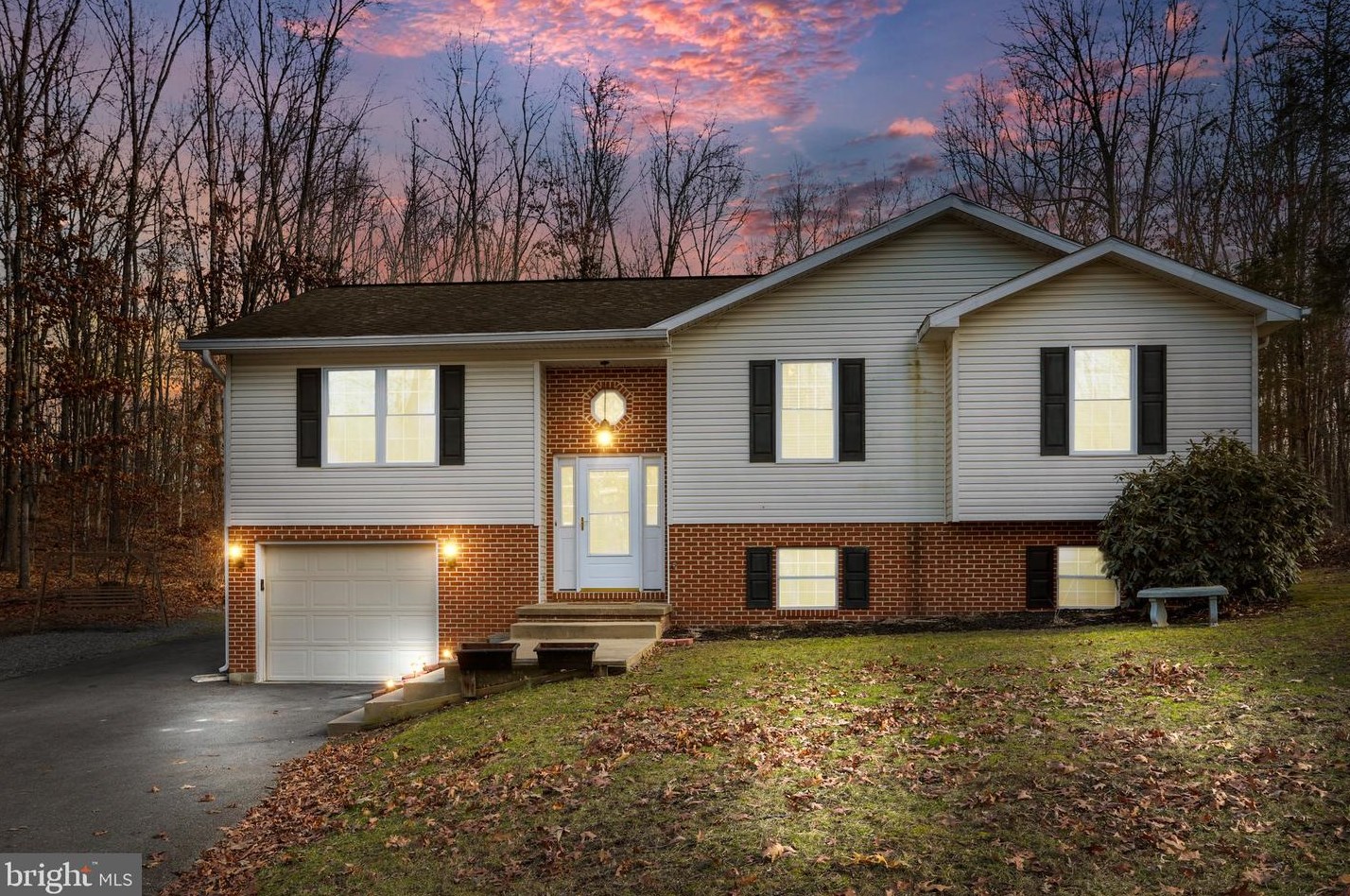 1183 Chantilly Ln, Inwood, WV 25428-4269