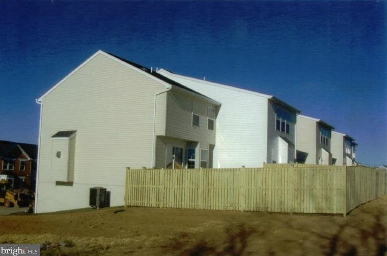 10 Lopez Dr, Martinsburg, WV 25405