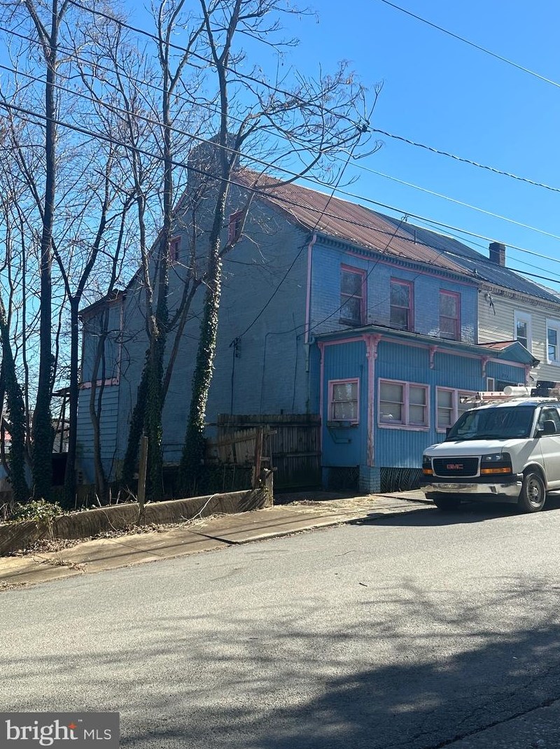 323 Maple Ave, Martinsburg, WV 25401-3421
