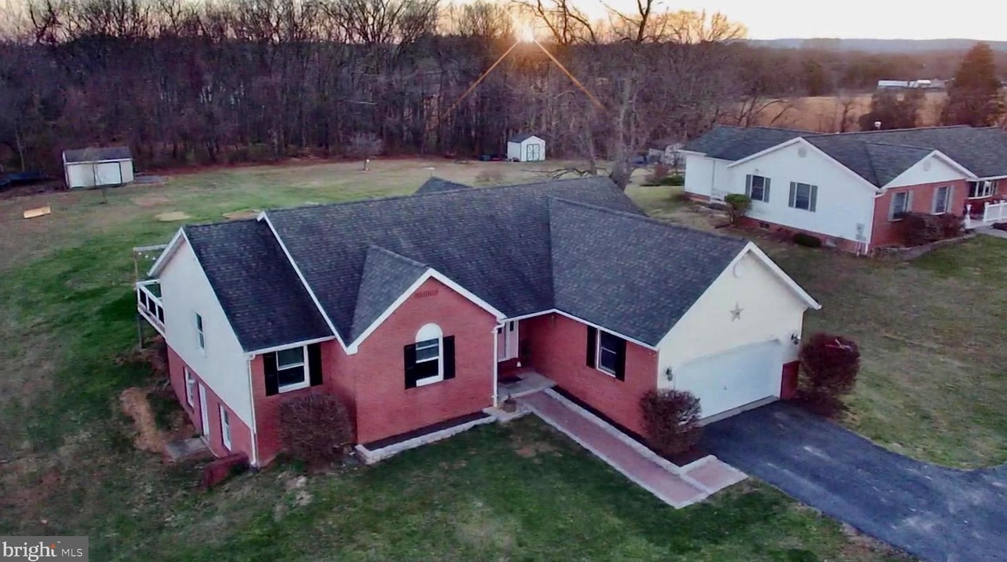 378 Jeanna Ln, Falling Waters, WV 25419
