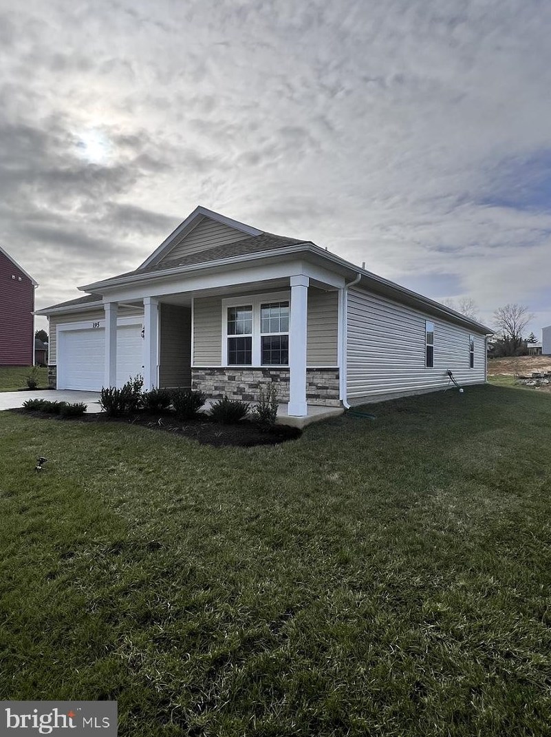267 Aylesbury Ln, Martinsburg, WV 25403