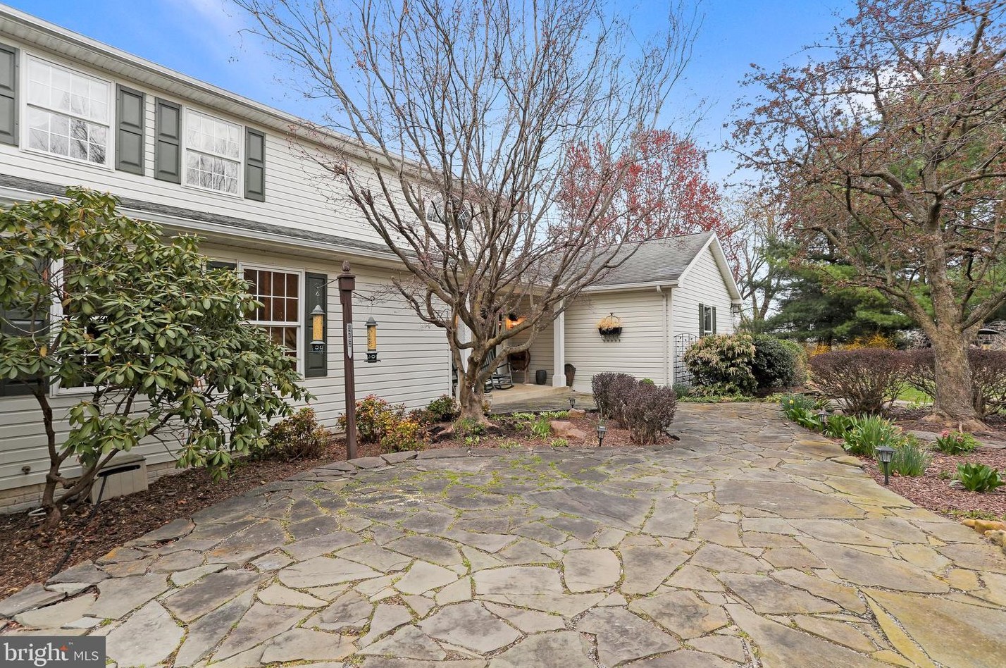 955 Stayman Dr, Falling Waters, WV 25419