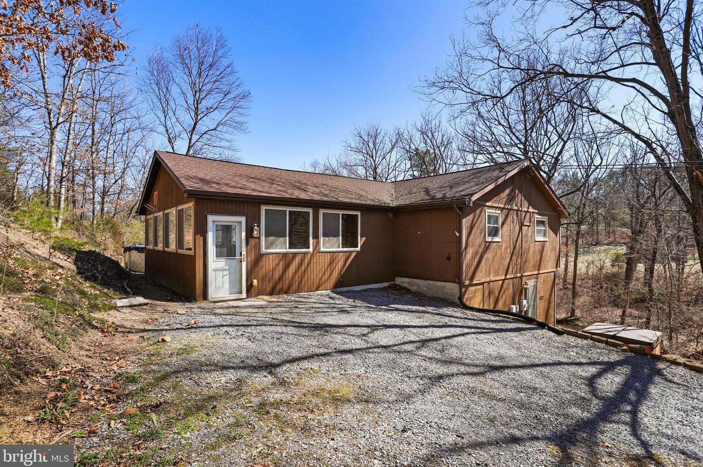 140 Platt Mountain Ln, Inwood, WV 25428-3558