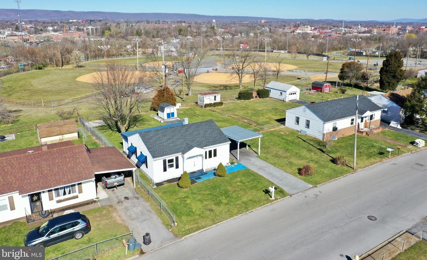 624 State Cir, Martinsburg, WV 25401-4042