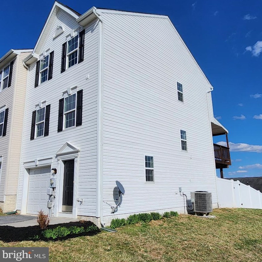 184 Rumbling Rock Rd, Hedgesville, WV 25427