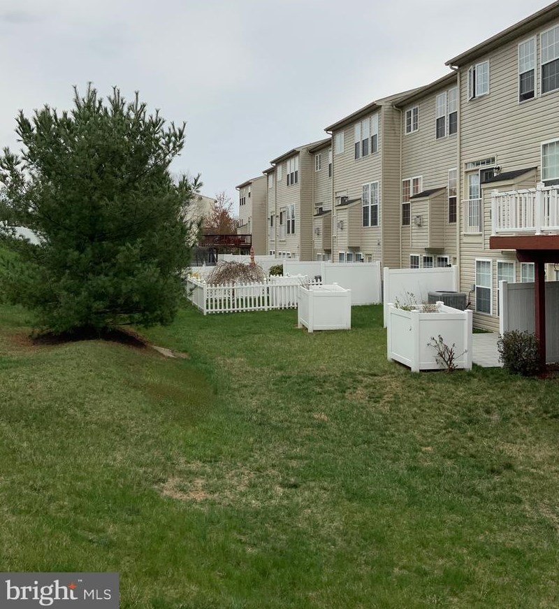 26 Streamside Pl, Falling Waters, WV 25419