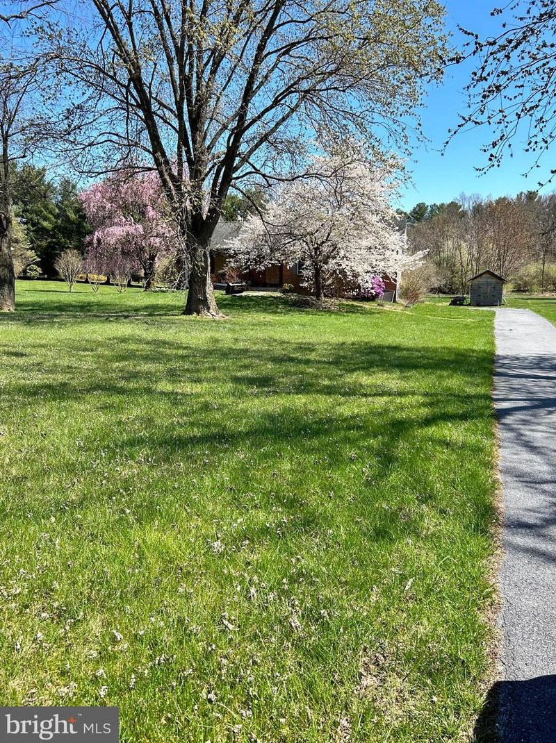 219 Violet Ln, Falling Waters, WV 25419