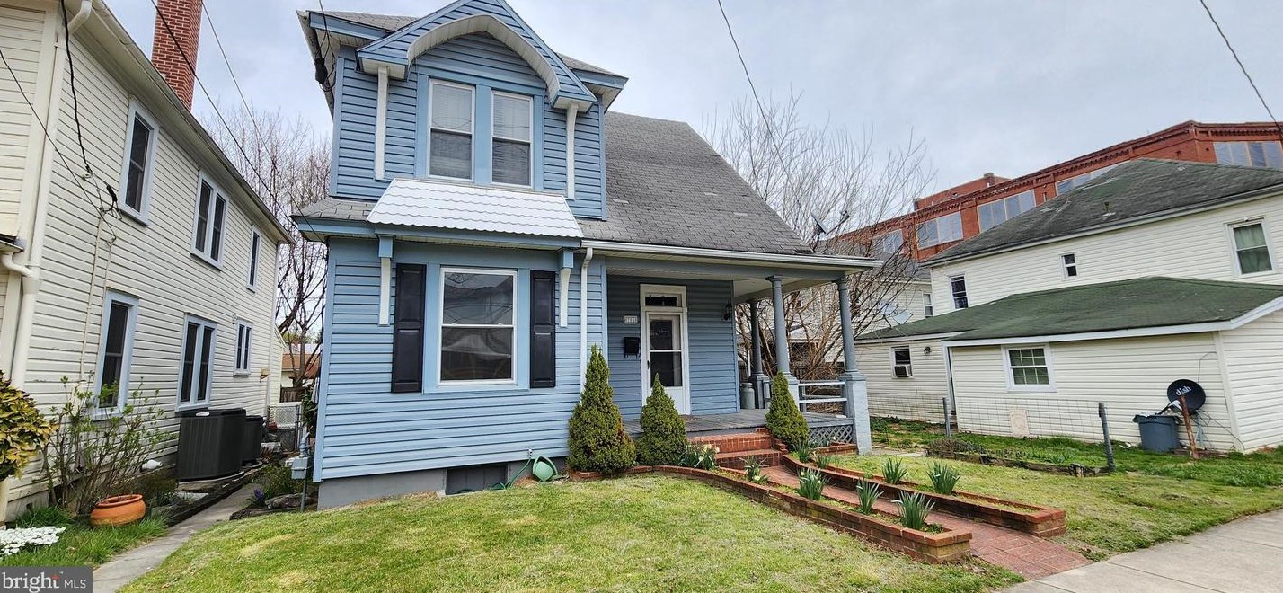 706 John St, Martinsburg WV  25401-2204 exterior