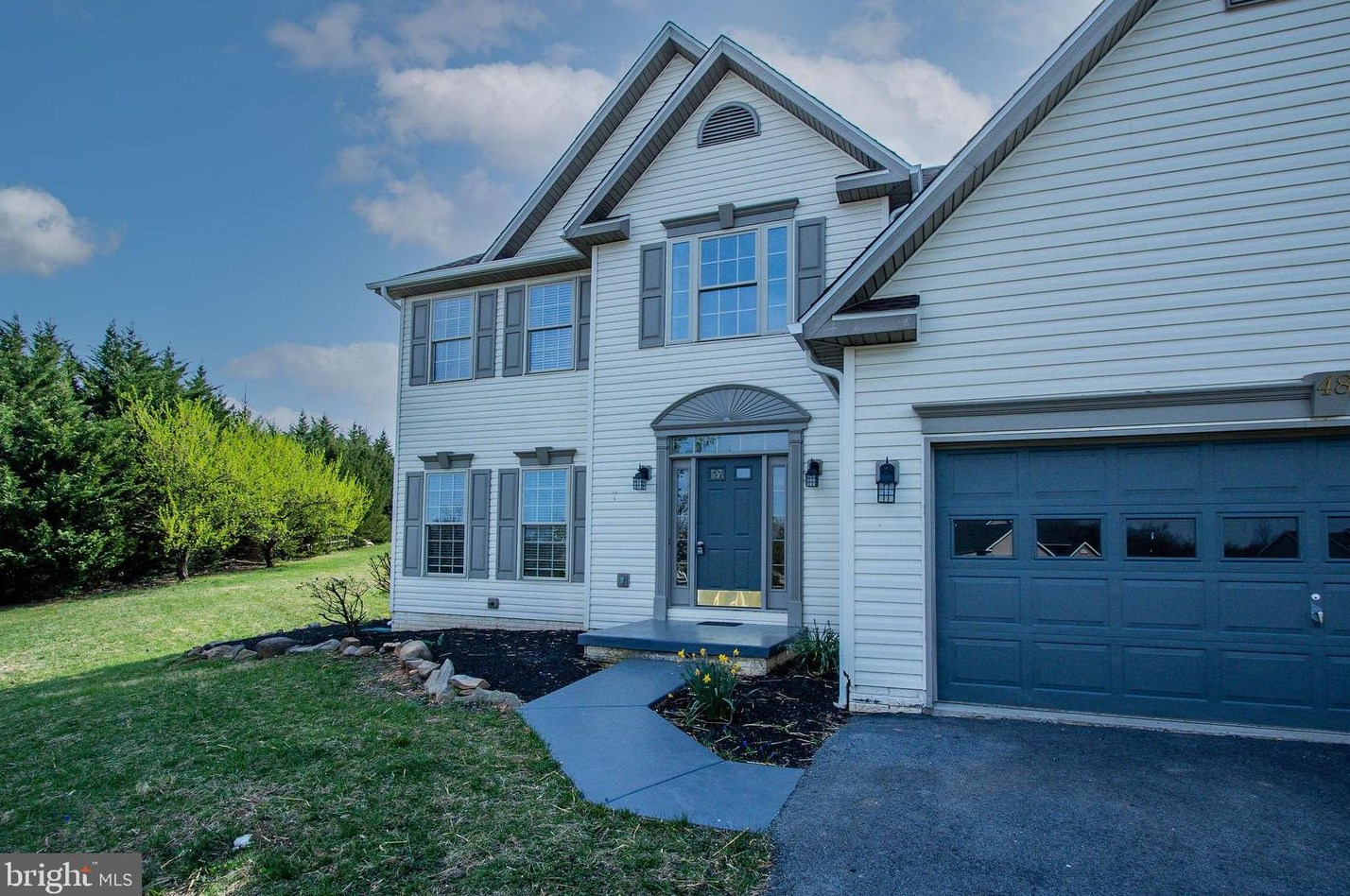 48 Lansing Ct, Falling Waters, WV 25419
