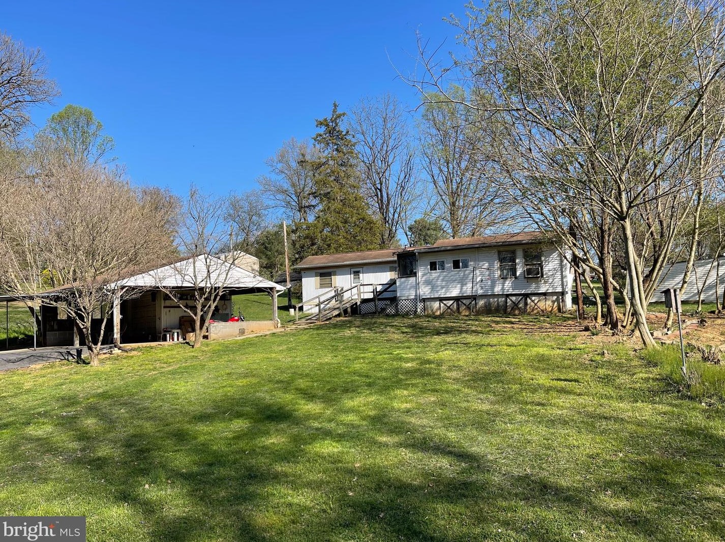 459 Burnside Dr, Falling Waters, WV 25419