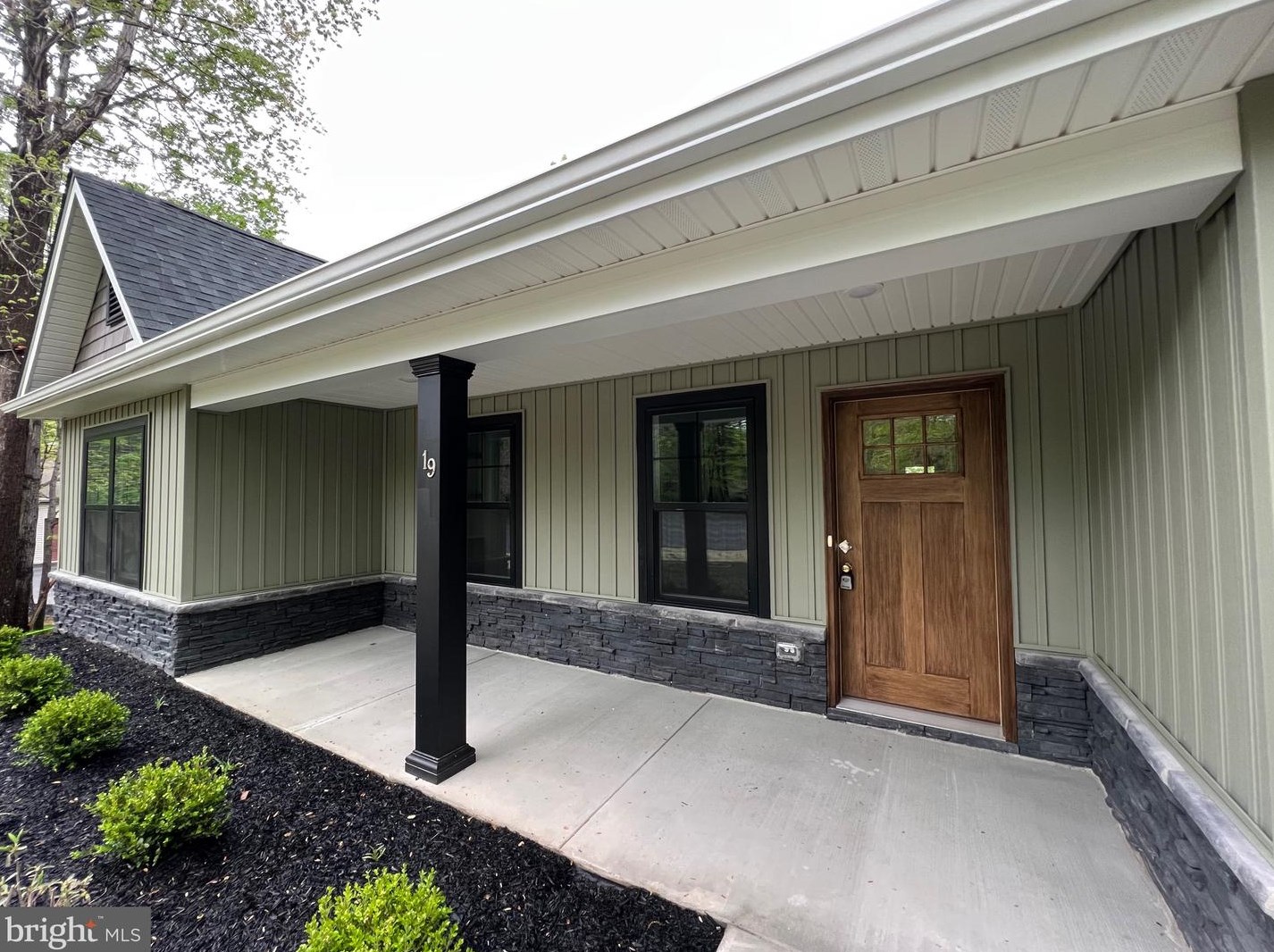 19 Peace Pipe Ln, Hedgesville, WV 25427