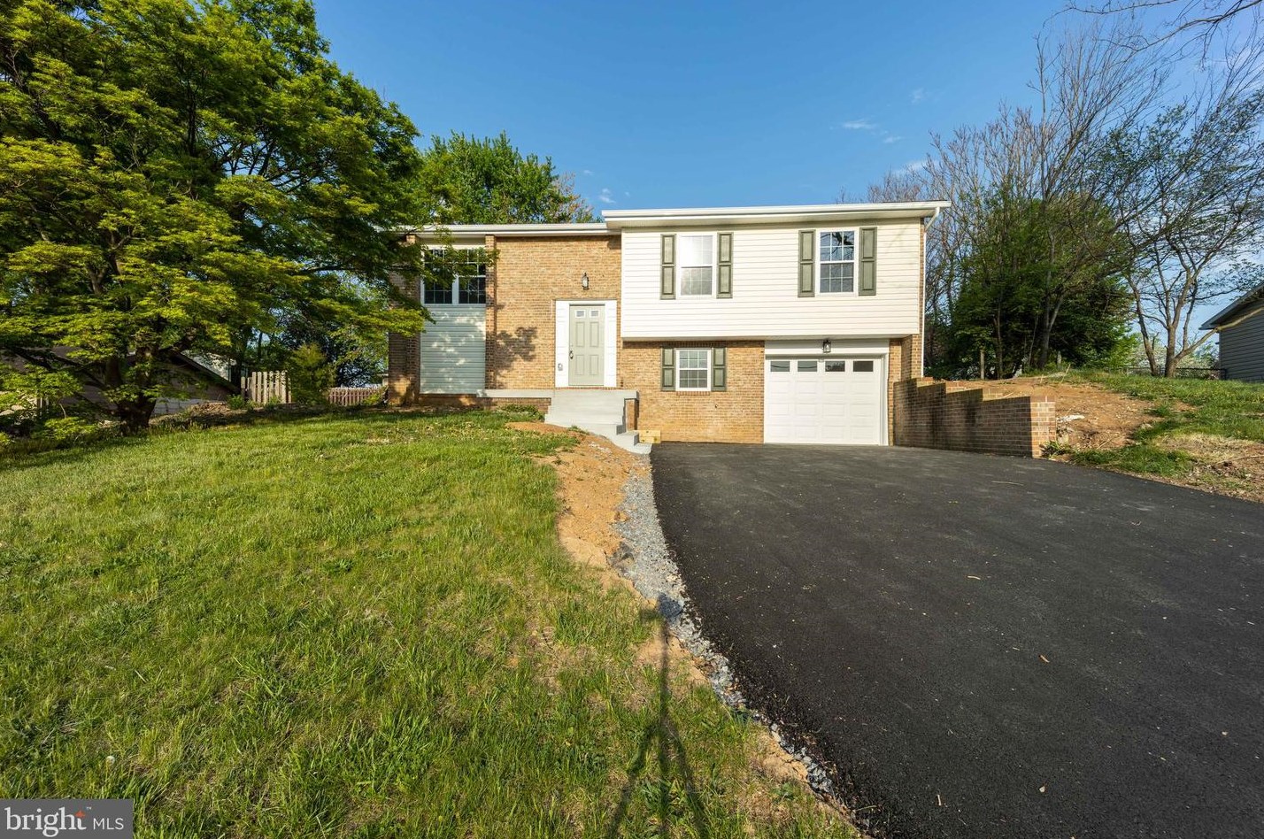 135 Still Meadow Dr, Martinsburg, WV 25405-5273