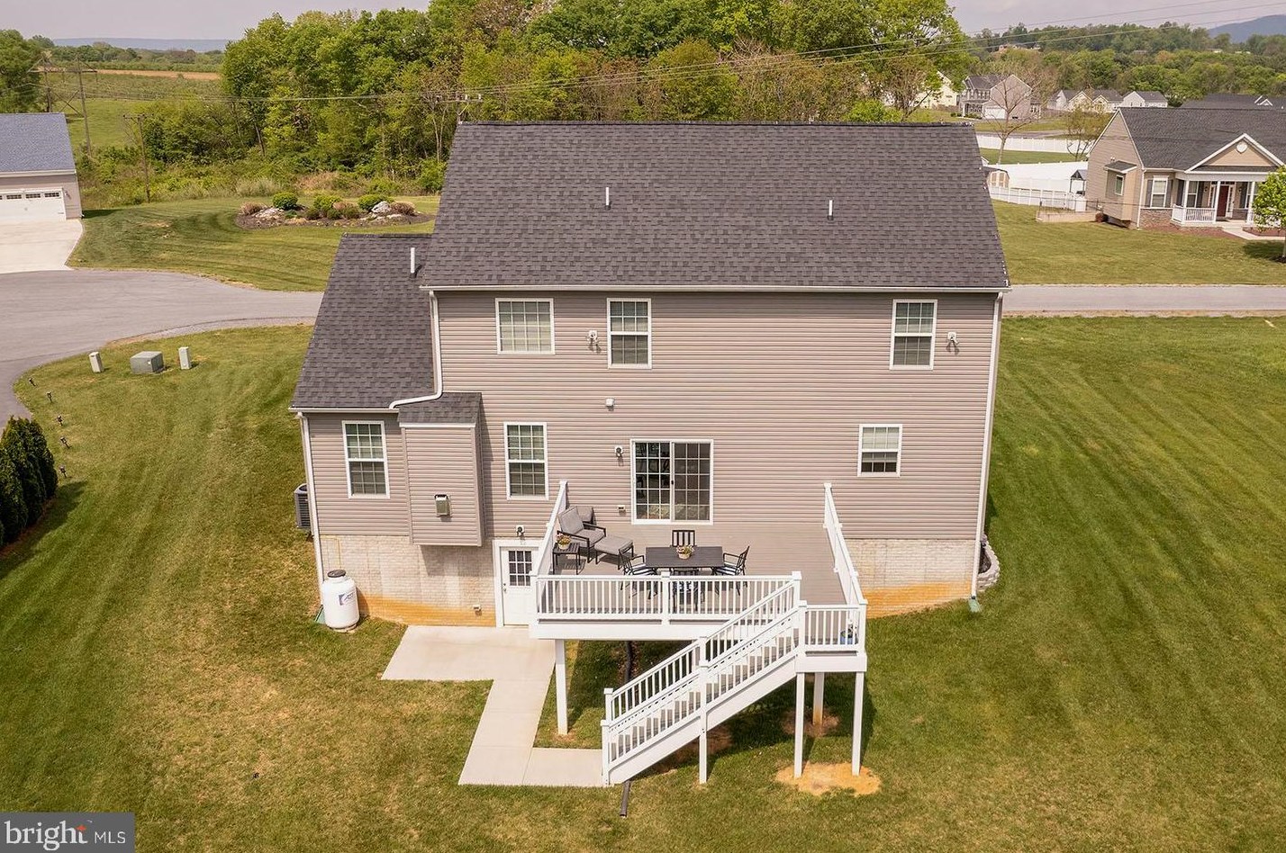 97 Portsmouth Ct, Falling Waters, WV 25419