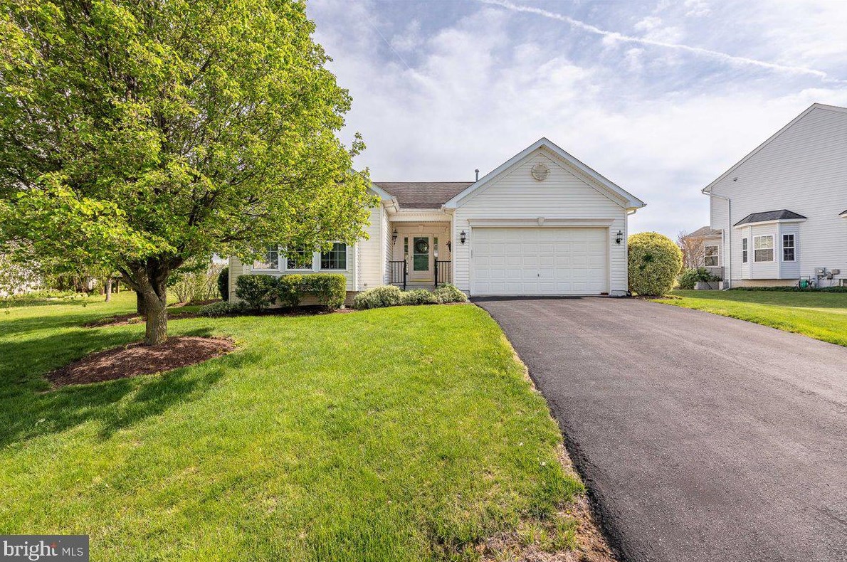 242 Backing Cir, Martinsburg, WV 25405-9653