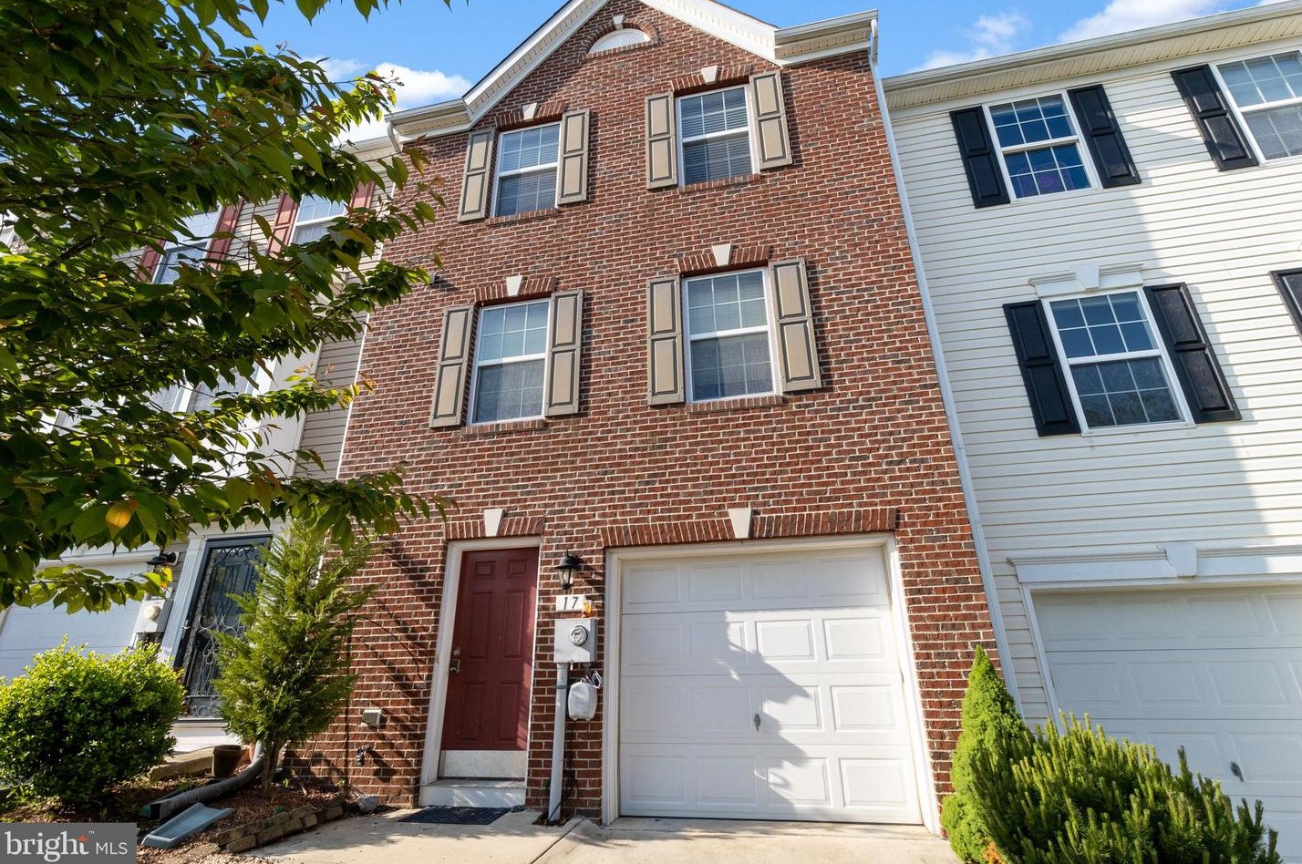 17 Council Ct, Falling Waters, WV 25419