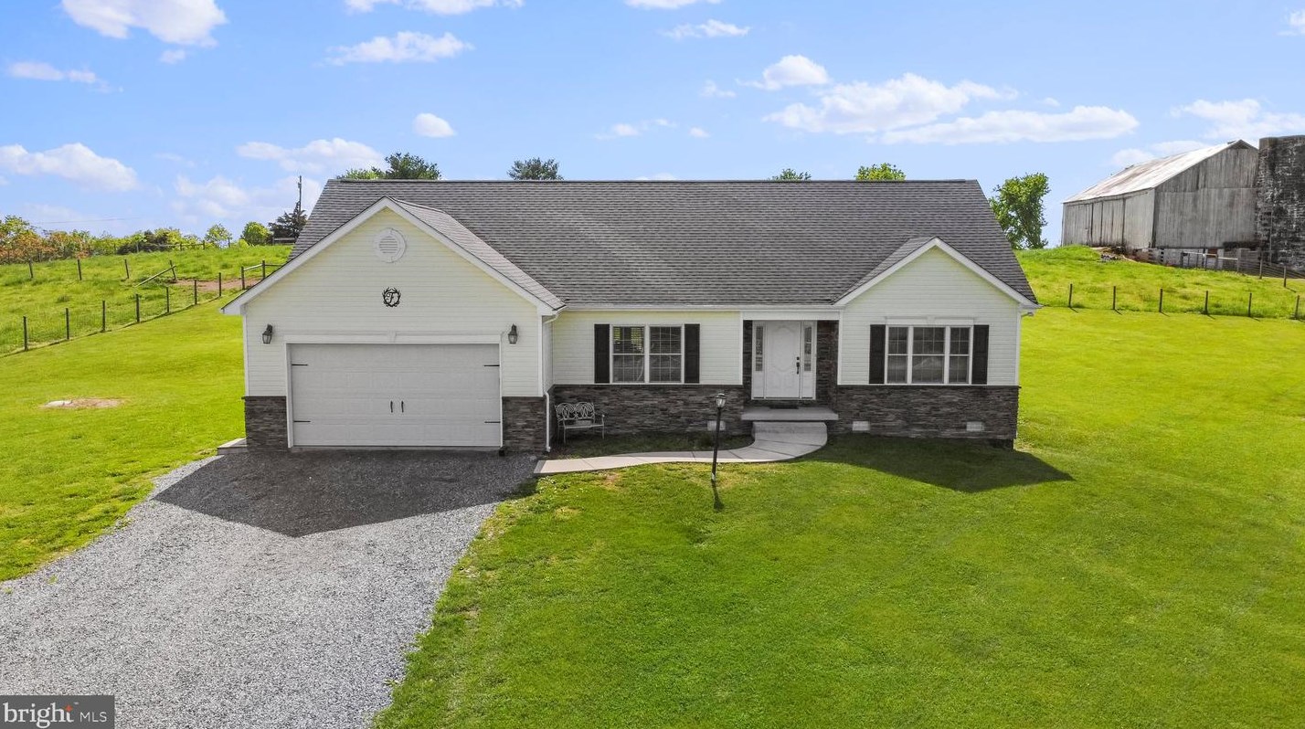 501 Cunningham Dr, Falling Waters, WV 25419