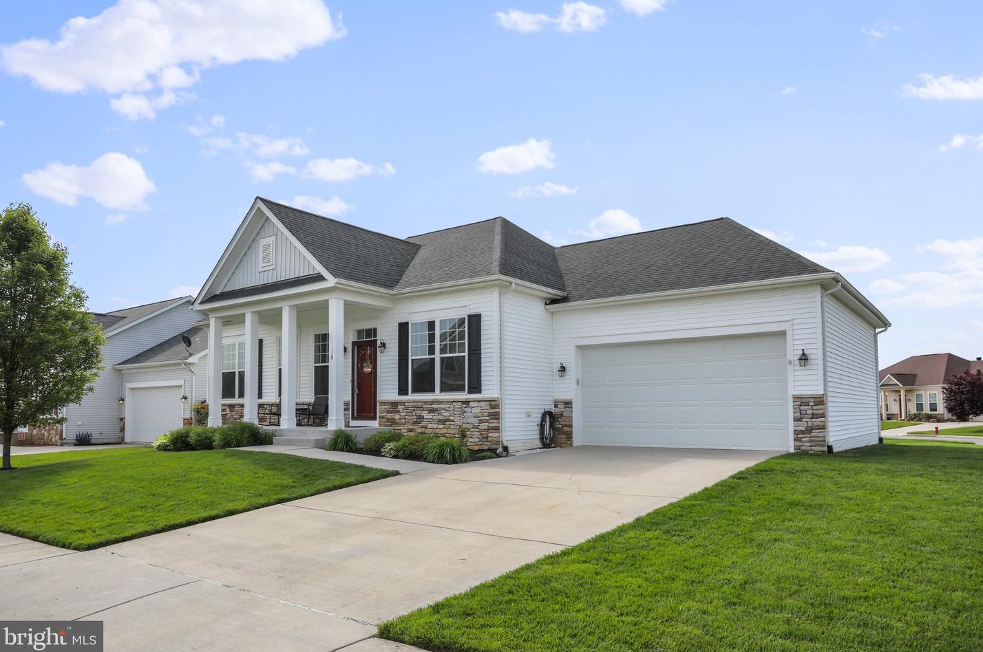 10 Nailsworth St, Martinsburg, WV 25405-1102