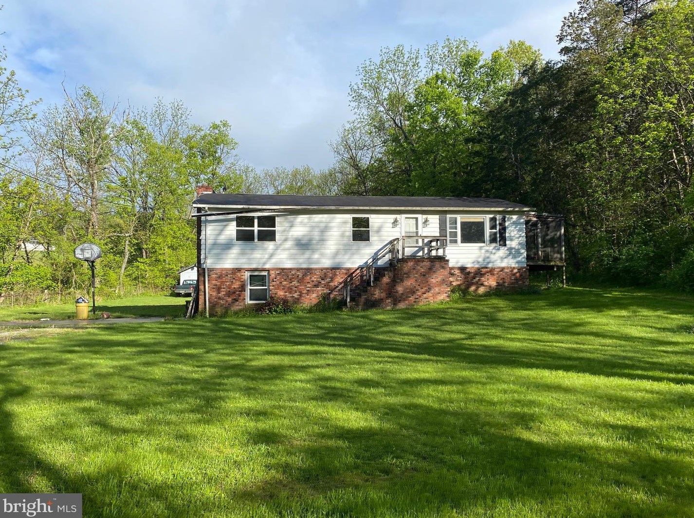 1120 Featherbed Rd, Martinsburg, WV 25404-0377