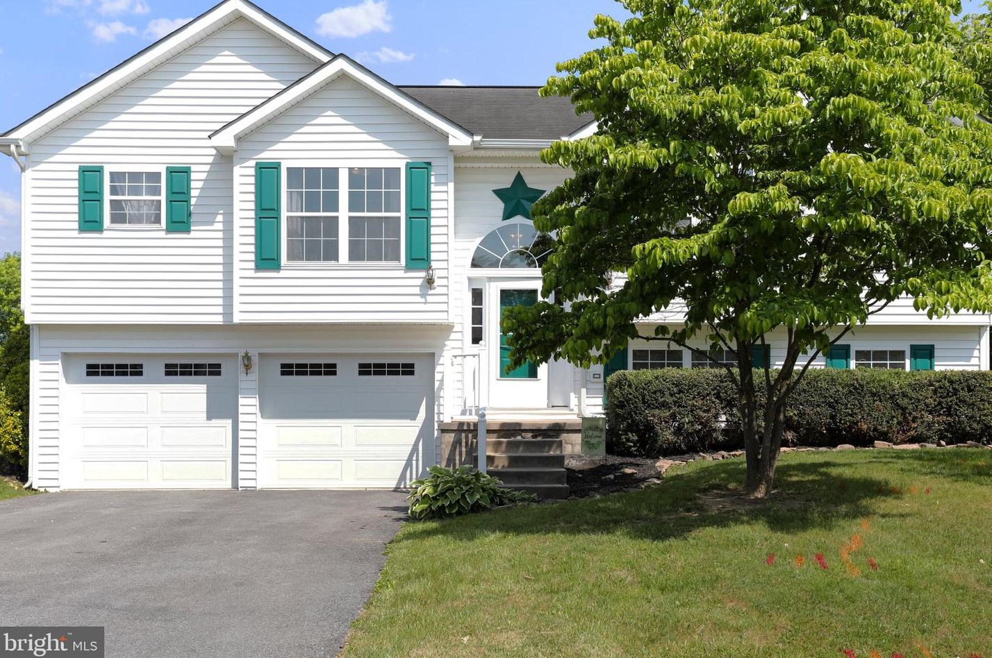 338 Thoreau Dr, Inwood, WV 25428-4341