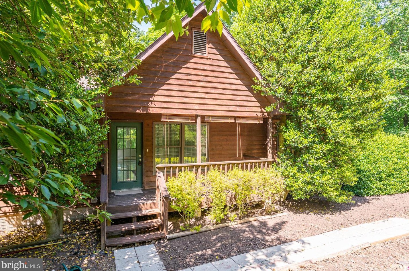 386 Gunpowder Ln, Inwood, WV 25428