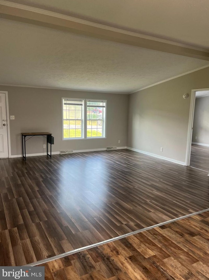 37 Thayers Gull Dr, Martinsburg, WV 25405