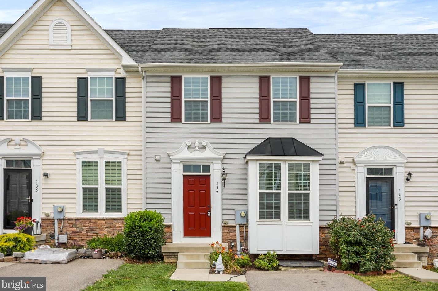 139 Norwood Dr, Falling Waters, WV 25419