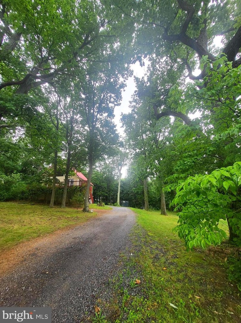 19 Regal Dr, Falling Waters, WV 25419