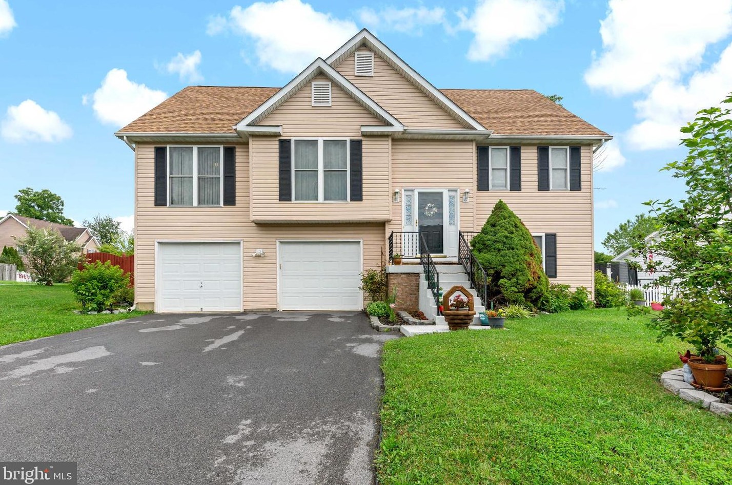 198 Coralberry Dr, Martinsburg, WV 25401-6338
