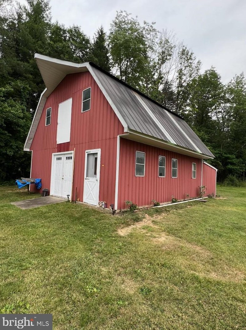 4138 Apple Harvest Dr, Glengary, WV 25421