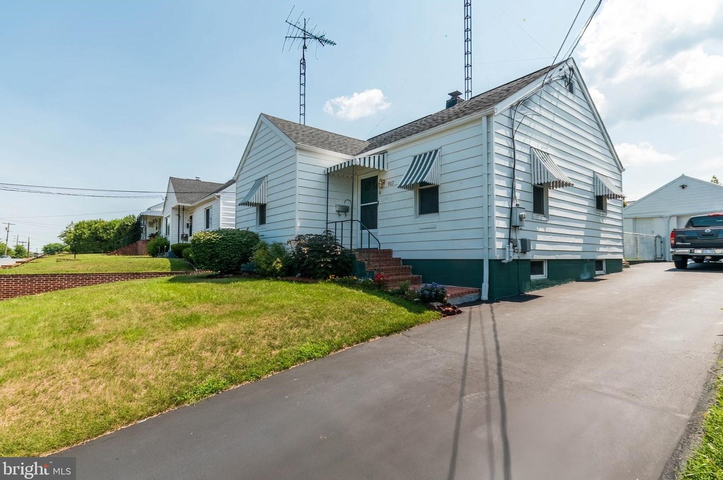 907 Kaufman Ave, Martinsburg, WV 25404-4713