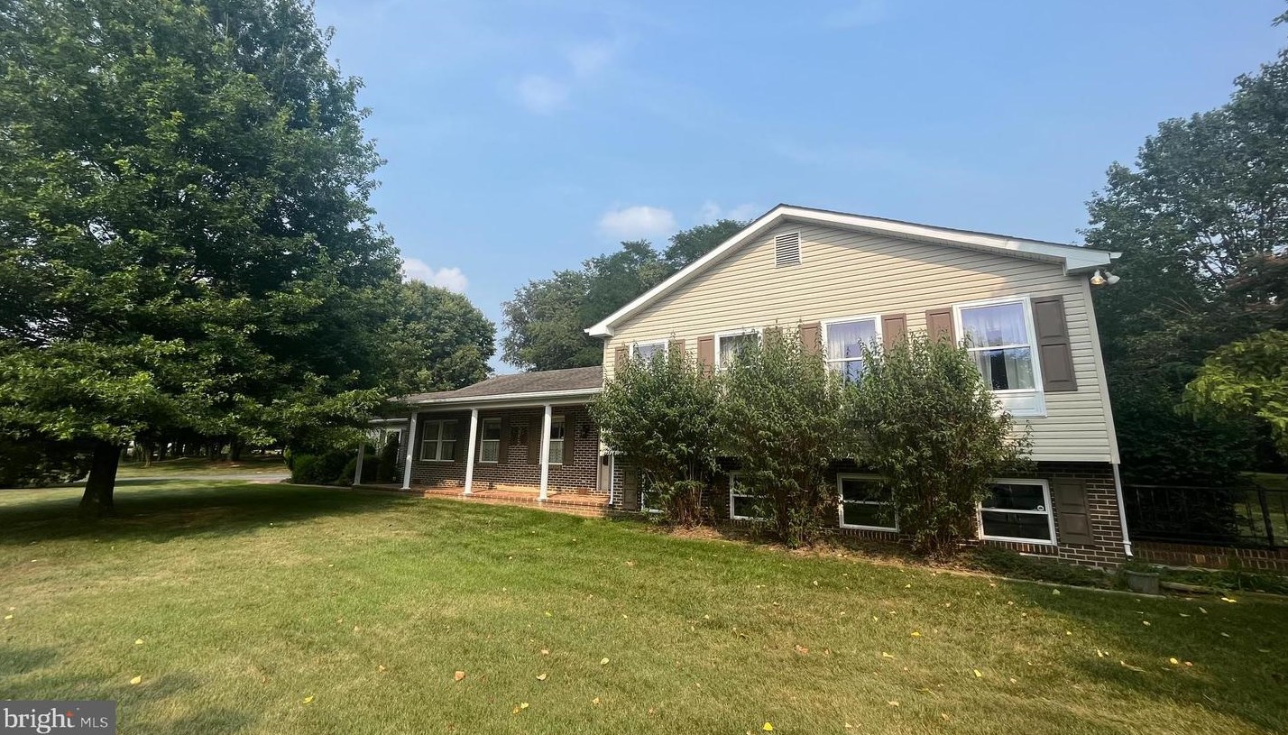 488 Quaint Swan Dale Dr, Martinsburg, WV 25404-0429