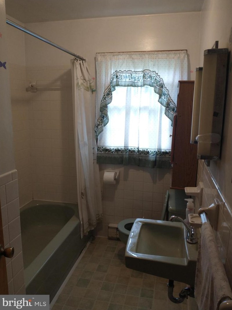 330 Randolph St, Martinsburg, WV 25401-2886