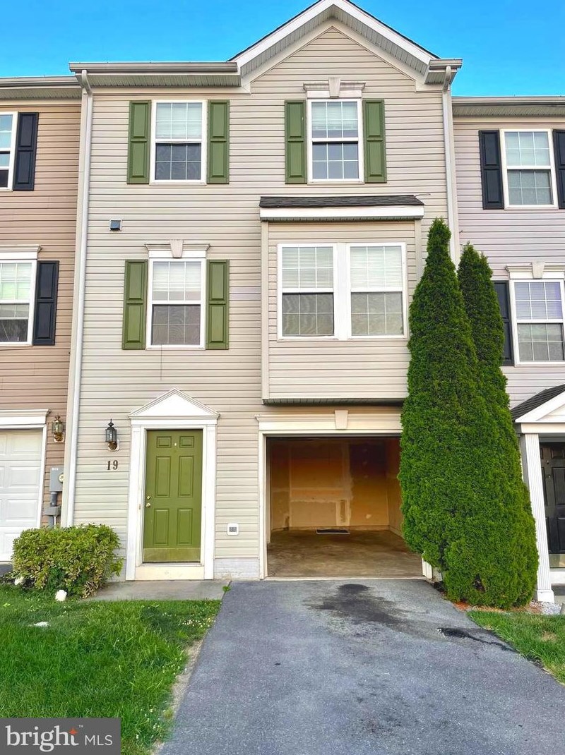 19 Brentwood St, Martinsburg, WV 25404-7531