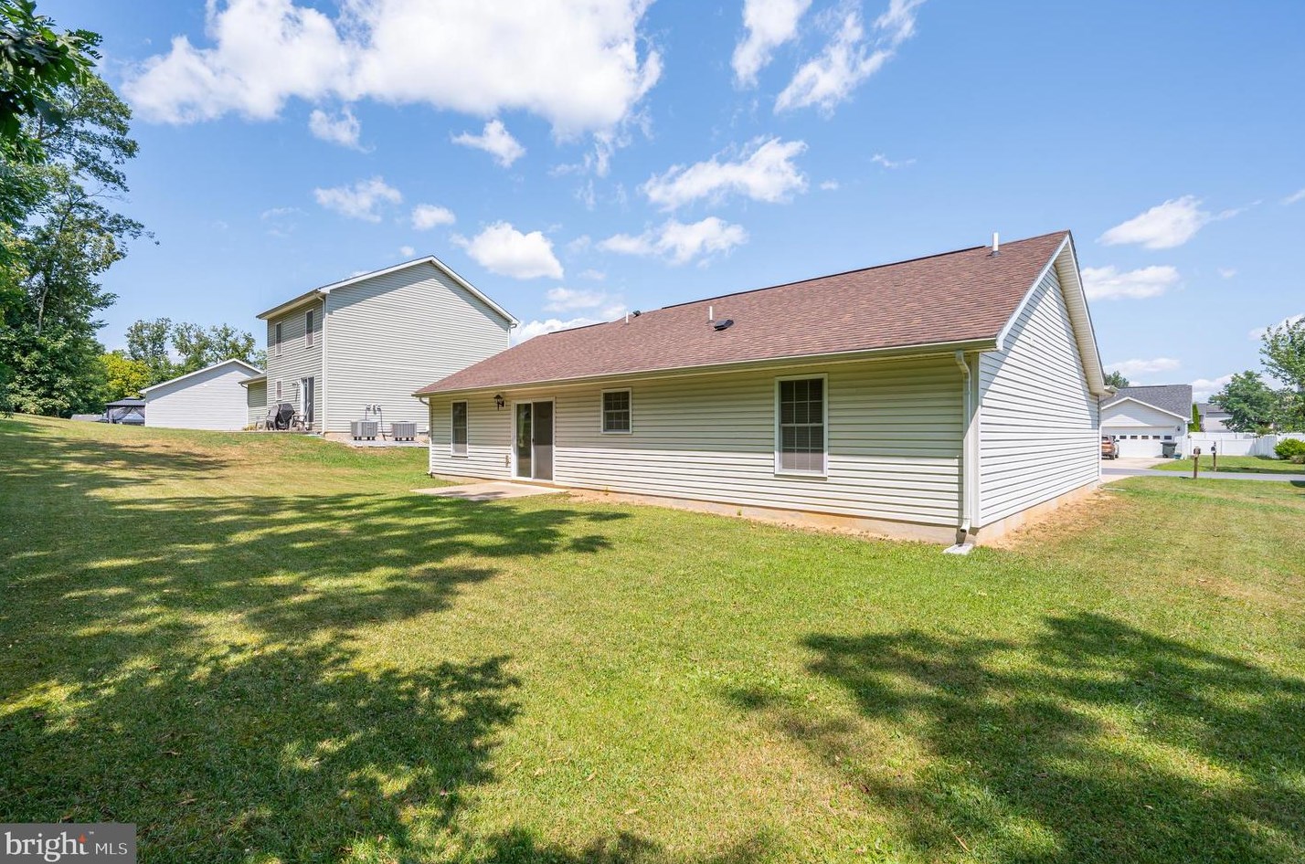 320 Close Dr, Martinsburg, WV 25404-6606