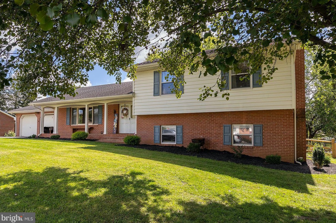 121 Lina Ln, Martinsburg, WV 25405-5226