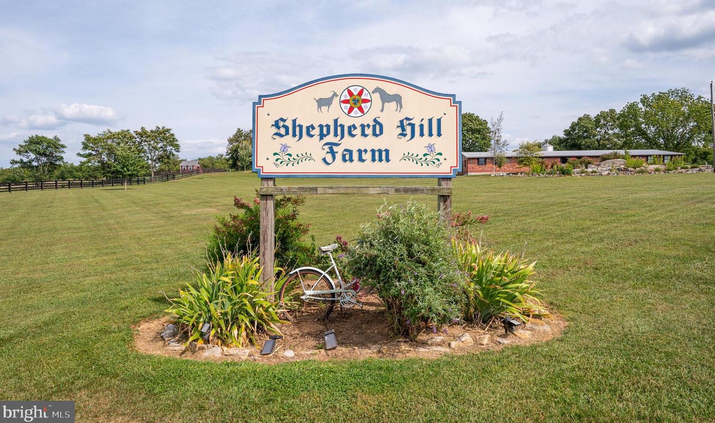 624 Little Georgetown Rd, Hedgesville, WV 25427