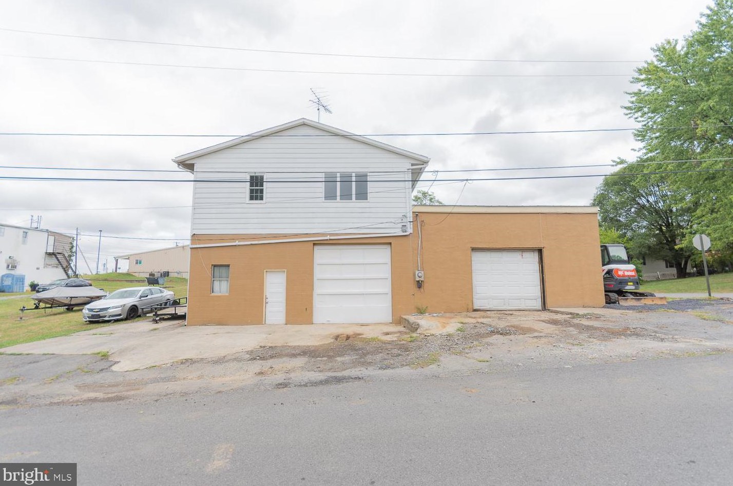 1200 Grazier St, Martinsburg, WV 25404-4819