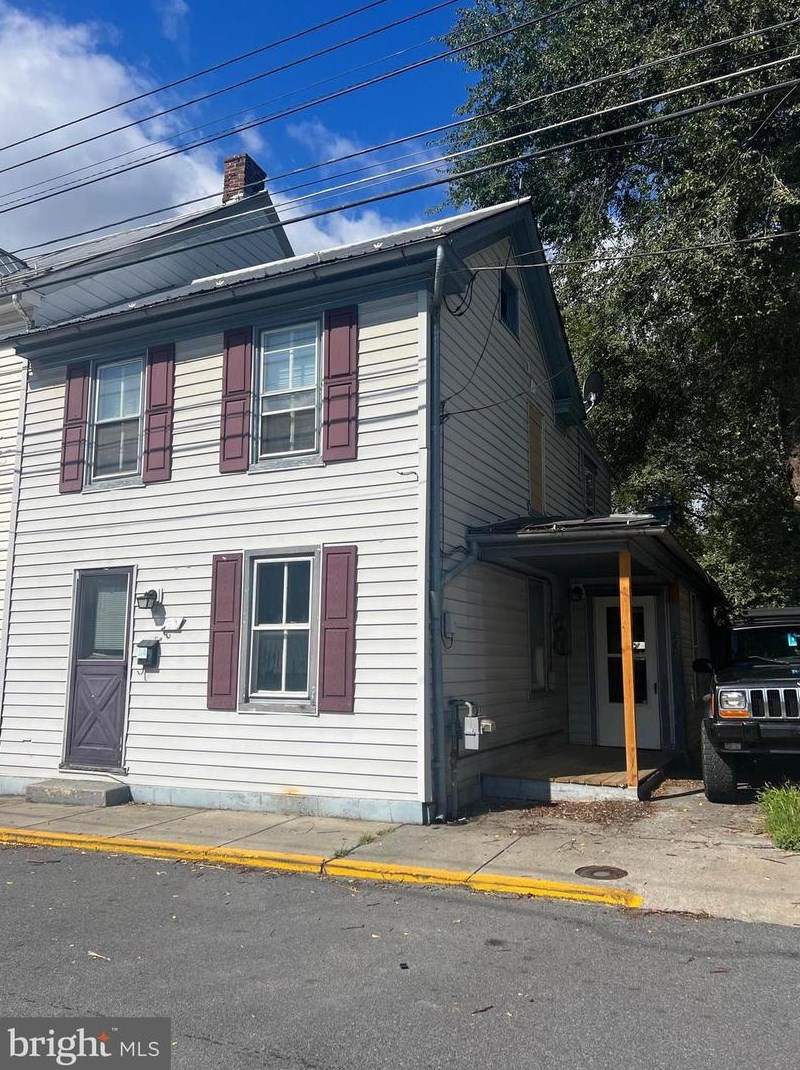 220 College St, Martinsburg, WV 25401-3306