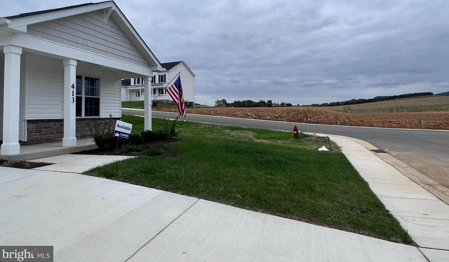 413 Aylesbury Ln, Martinsburg, WV 25403