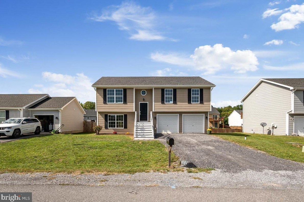61 Job Rd, Inwood, WV 25428-4643